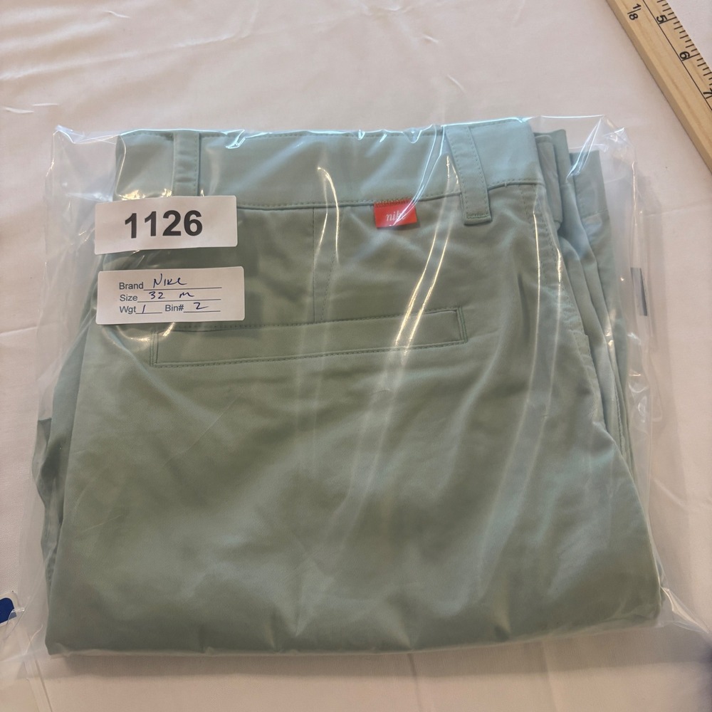Nike Dri-FIT Mens Golf Shorts 32 Mint Green Flat Front Chino Performance Stretch